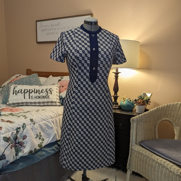 Vintage Jackie Kennedy style blue and white knit coat dress. - Picture 5 of 16